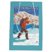Skier Carrying Snow Skis - Montana Medium Cadeauzakje (Achterkant)