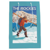 Skier Carrying Snow Skis - The Rockies Medium Cadeauzakje (Voorkant)