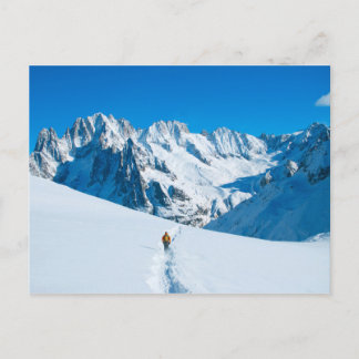 Skier op Snowy Mountain Vista Briefkaart