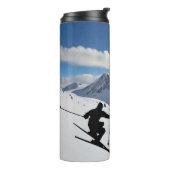 Skier Silhouette on Snowy Mountains personalize Thermosbeker (Gedraaid links)