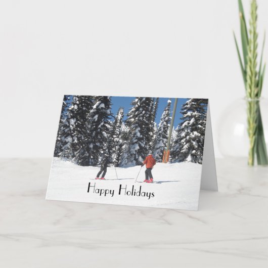 Skiers op een berg met sneeuwbedekking feestdagen kaart (Voorkant)