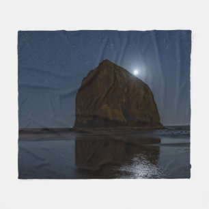 Skies Above Haystack Rock Kannon Beach, Oregon Fleece Deken