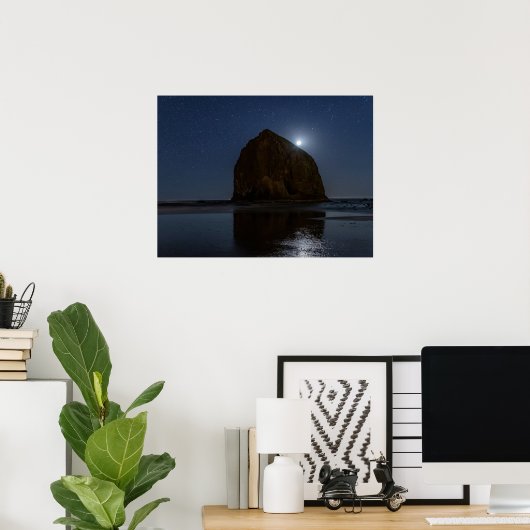 Skies Above Haystack Rock | Kannon Beach, Oregon Poster (Thuiskantoor)