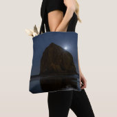 Skies Above Haystack Rock | Kannon Beach, Oregon Tote Bag (Dichtbij)