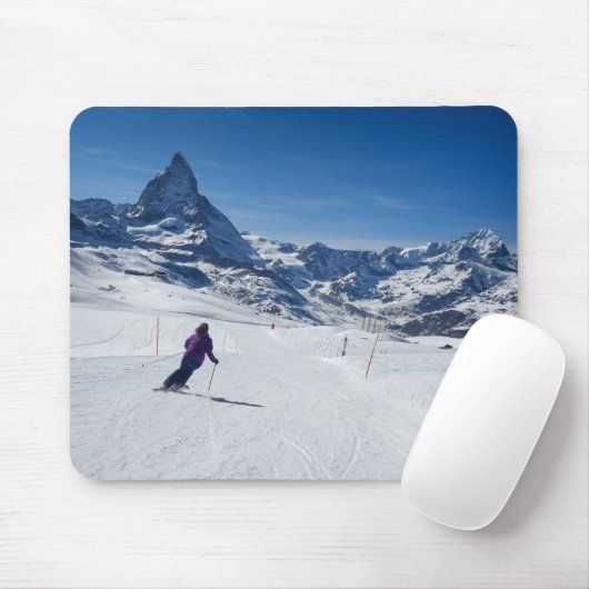 Skiing met Mt. Matterhorn in Zermatt, Zwitserland Muismat (Met muis)