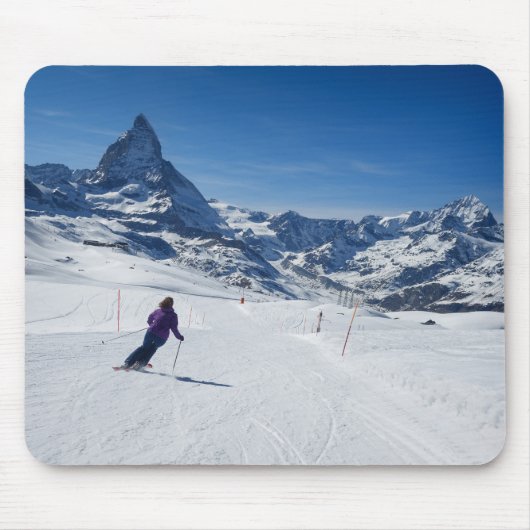 Skiing met Mt. Matterhorn in Zermatt, Zwitserland Muismat (Voorkant)