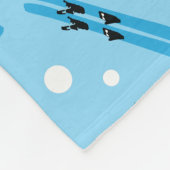 Skiing Skis Boots Poles and Goggles Fun Blue Fleece Deken (Hoek)