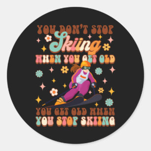Skiliefhebber wintersport je wordt oud als je gaat ronde sticker