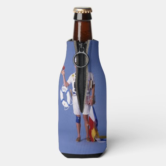 Skip Sayles™_Who is Uw Skipper?_Beverage Cozy Flesjeskoeler (Fles Achterkant)