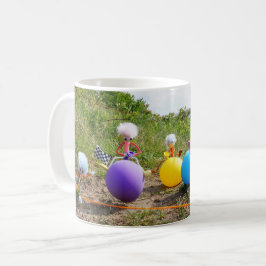 Skippiebal race van Fubby poppetjes op ballonnen. Koffiemok