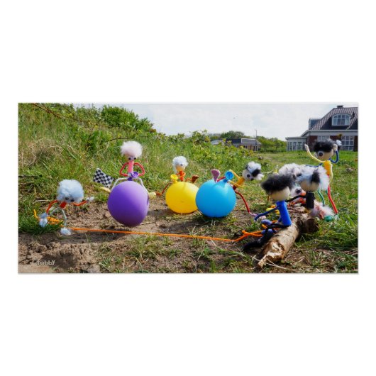 Skippiebal race van Fubby poppetjes op ballonnen. Perfect Poster (Voorkant)