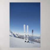 Skis en Ski Poles Poster (Voorkant)