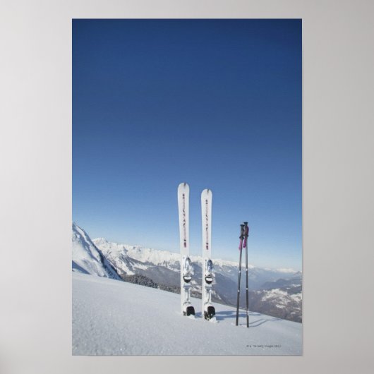 Skis en Ski Poles Poster (Voorkant)