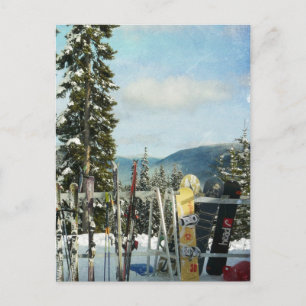 Skis en Snowboards op Mountain Top Briefkaart