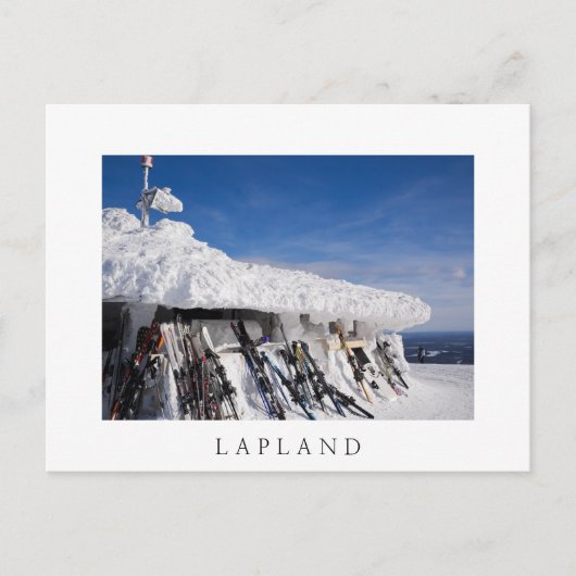 Skis in een skioord, Lapland White text briefkaart (Voorkant)