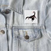 Skorpion-Buttonnen Vierkante Button 5,1 Cm (In situ)
