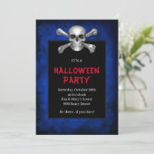 Skull and Crossbones Blue Grunge Halloween Party Kaart (Staand voorkant)