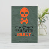 Skull and Crossbones Halloween Party Invitation Kaart (Staand voorkant)