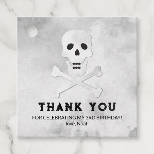 Skull and Crossbones Verjaardag Gift Label (Voorkant)