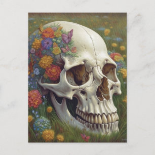 Skull and Flowers Briefkaart in Grass
