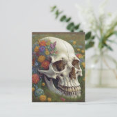 Skull and Flowers Briefkaart in Grass (Staand voorkant)