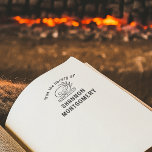 Skull Bookplate uit de Bibliotheek van Jouw naam B Rubberstempel<br><div class="desc">Deze gepersonaliseerde boekstempel luidt "uit de bibliotheek van" gevolgd door jouw naam in hoofdletters. Tussen de twee delen van de tekst,  is er een illustratie van een magische schedel en een tak op een boek. Een geweldig cadeau voor boekenliefhebbers. Bezoek onze winkel voor meer aangepaste boekenpostzegels.</div>