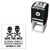 Skull & Crossbones gekroond paar Save the Date Zelfinktende Stempel (In situ)