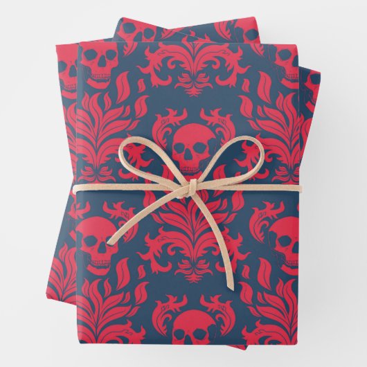 Skull Flame Damask in botsend rood op blauw Inpakpapier Vel (In situ)