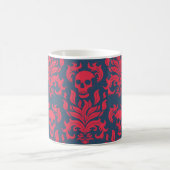 Skull Flame Damask in botsend rood op blauw Koffiemok (Center)