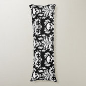 Skull Flame Damask in grimmig wit op zwart Lichaamskussen (Voorkant Verticaal)