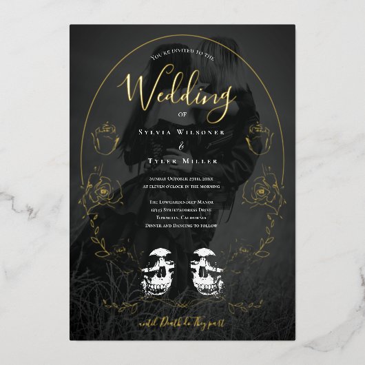 Skull Floral Black Foto Gothic Wedding Folie Uitnodiging (Voorkant)