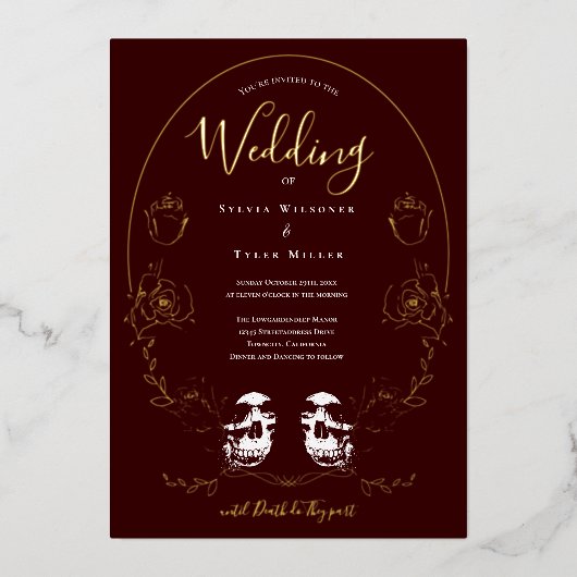 Skull Floral Burgundy Gothic Wedding Folie Uitnodiging (Voorkant)
