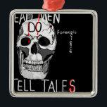 Skull forensic science CSI dode mannen Metalen Ornament<br><div class="desc">schedel afbeelding met de woorden Dead Mannen DO Tale Tales met een schot zou scheitundig worden en woorden die op ambachtelijke wijze zijn geschreven zijn witte schedel op zwarte achtergrond. Perfecte geschenken voor forensische wetenschappers,  CSI-boffen,  homocide-detectives en alles forensisch.</div>