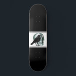Skull Raven Skeleton Key Black Persoonlijk Skateboard<br><div class="desc">Een afgebeelde gothische schedel,  raven en skeletsleutel op het zwarte skateboard.</div>