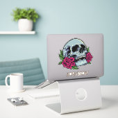 Skull Red Roses Modern Gotisch Sticker (Laptop op bureau)