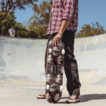 Skull Rozen Burgundy Black Pattern, gepersonalisee Persoonlijk Skateboard<br><div class="desc">Gepersonaliseerd skateboard met schedels en rozen met een schedel van de waterverf en een roos van de bruine maroon tegen een bewerkbare zwarte achtergrond met een naam, een monogram, een initiaal of een aangepaste tekst. BIJSTAND: Neem contact op met de ontwerper VOORDAT u via het tabblad Zazzle Chat MESSAGE (Zazzle...</div>