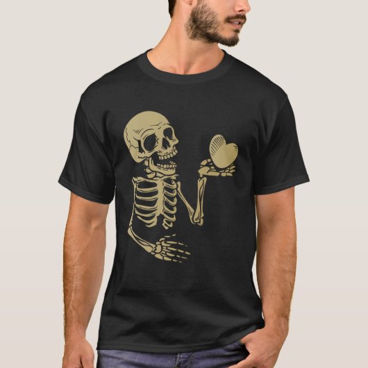Skull Skeleton Hand Holding Red Heart Love T-shirt (Voorkant)