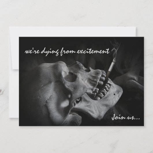 Skull Smoking Cigarette Halloween Party Invitation Kaart (Voorkant)