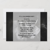 Skull Smoking Cigarette Halloween Party Invitation Kaart (Achterkant)