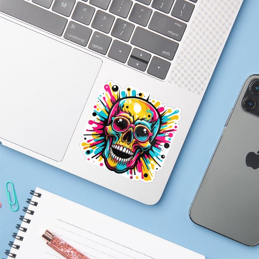 Skull Sticker (Laptop met iPhone)