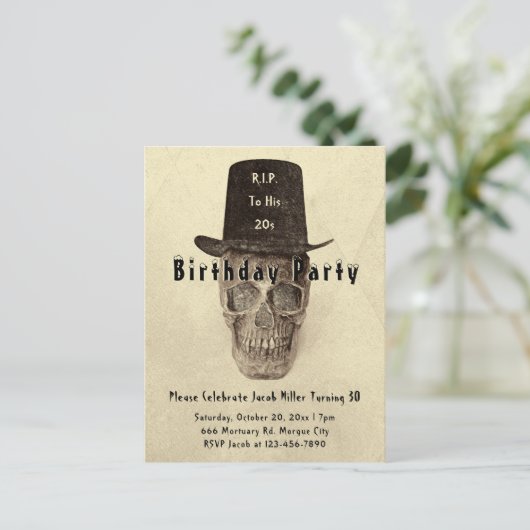 Skull Top Hat  Sepia RIP tot zijn twintig Uitnodiging Briefkaart (Staand voorkant)
