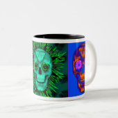 Skull Triptastic Tweekleurige Koffiemok (Voorkant rechts)