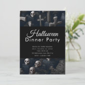 Skulls and Crosses Cemetery Halloween Diner Party Kaart (Staand voorkant)