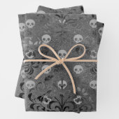 Skulls en Charcoal Damask op Grey Inpakpapier Vel (In situ)