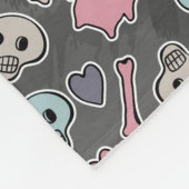 Skulls en harten op zwarte achtergrond fleece deken (Hoek)