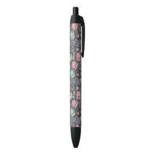 Skulls en harten op zwarte achtergrond inkt pen