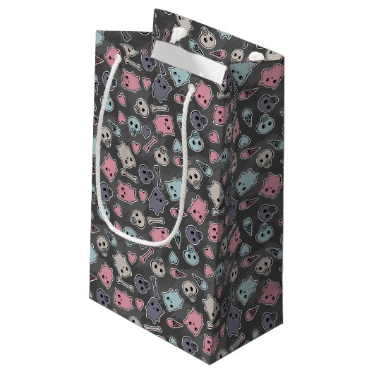 Skulls en harten op zwarte achtergrond klein cadeauzakje (Achterkant Gekanteld)