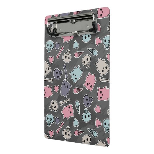 Skulls en harten op zwarte achtergrond mini klembord (Angled2)