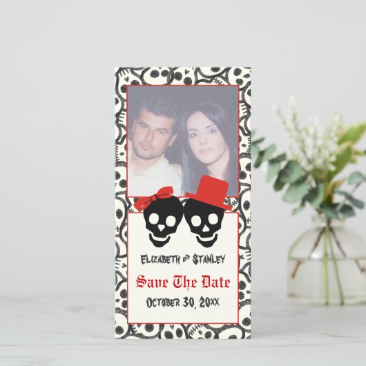 Skulls Halloween red black bruiloft Save the Date (Staand voorkant)