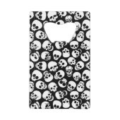 Skulls in Black Background Pattern Creditkaart Flessenopener (Voorkant)